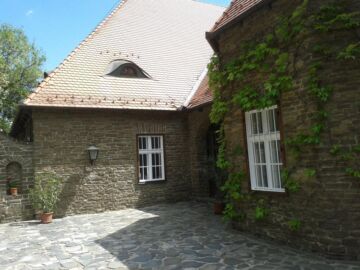 Tihany_Honti_villa_nyilaszaro_javitas_es_szigeteles